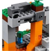 Lego Minecraft 21141 Zombibarlang (új)